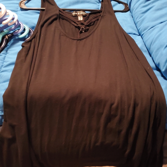 Black top - Picture 1 of 1